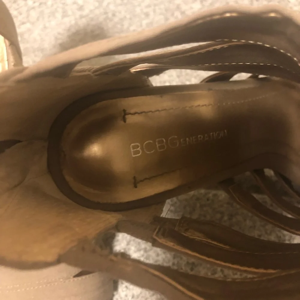 Tan heels - Picture 4 of 4